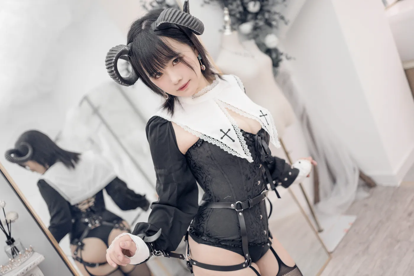 阿半今天很开心 NO.009 束缚恶魔 [34P-93MB]猫爪社 - 在线分享优质写真福利 - 万物皆可合集猫爪社